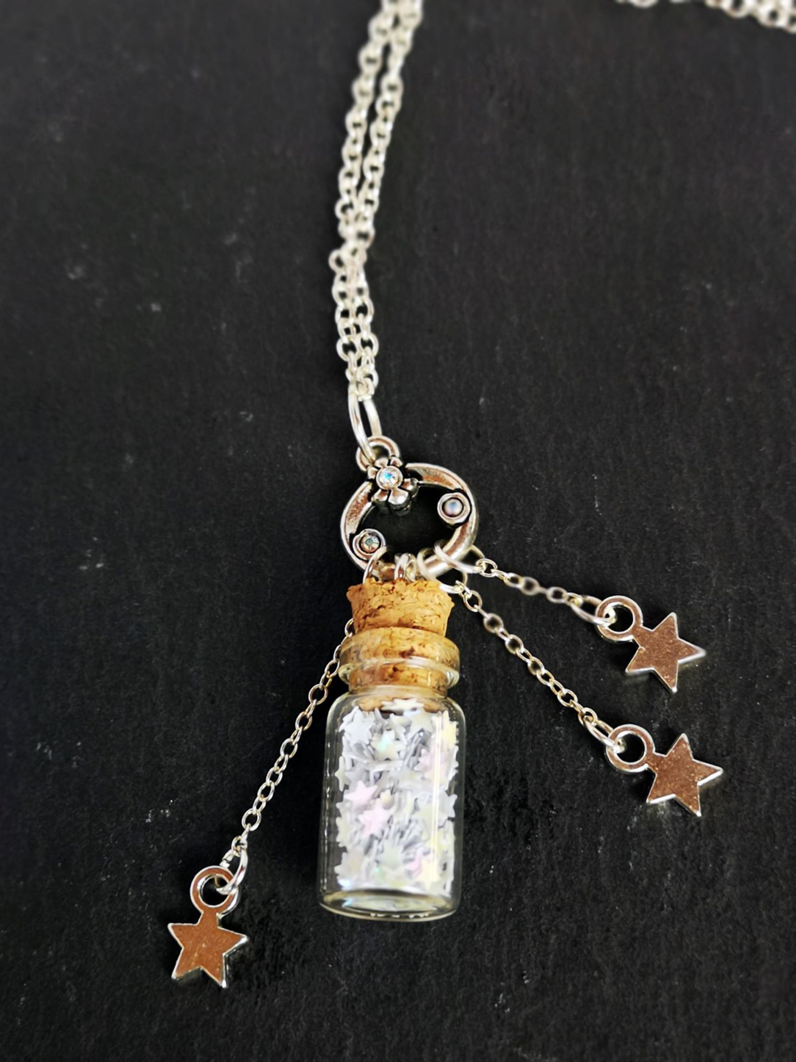 Glasfläschen mit Sternen