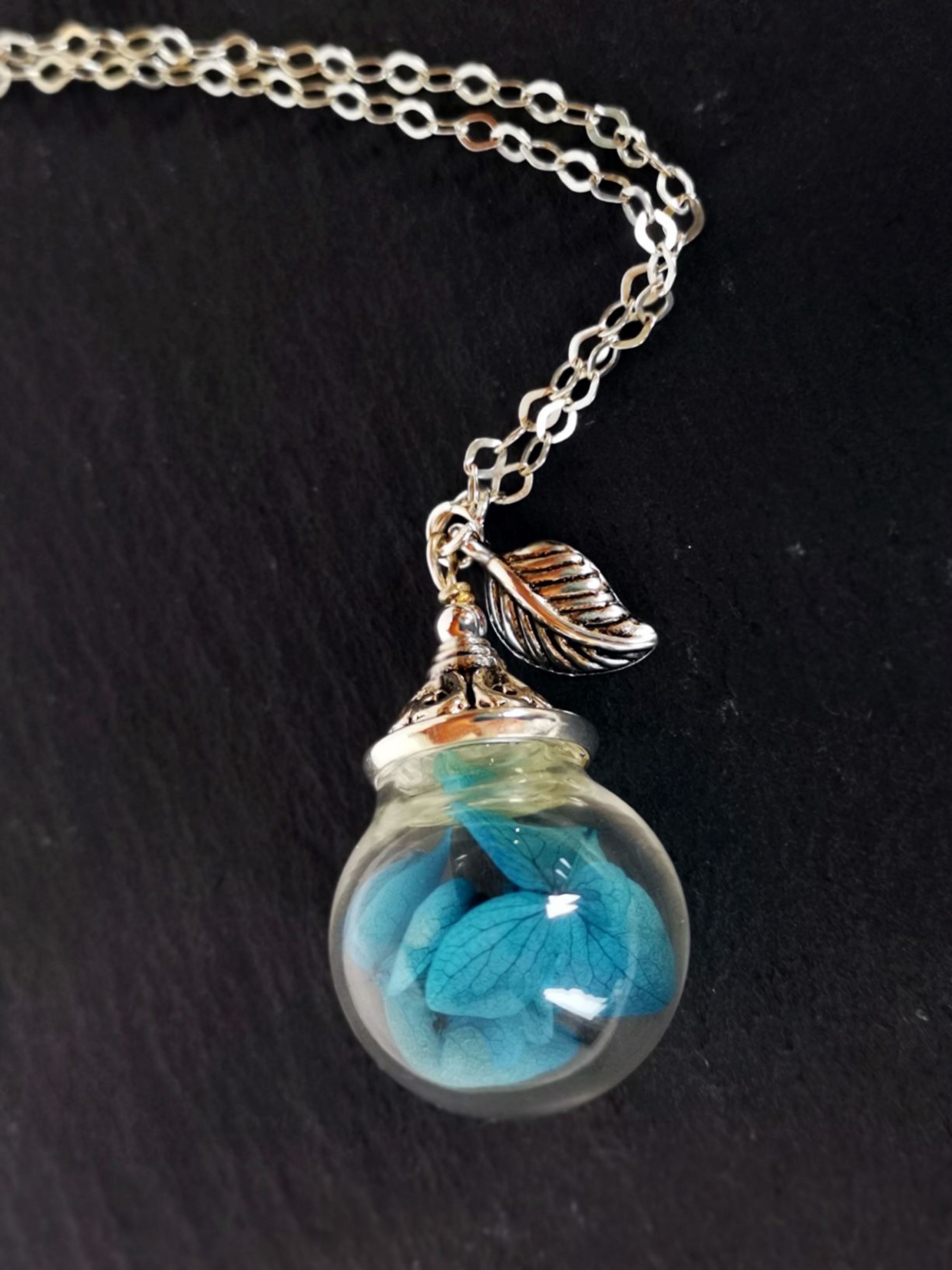 Glaskugel mit Hortensie silber
