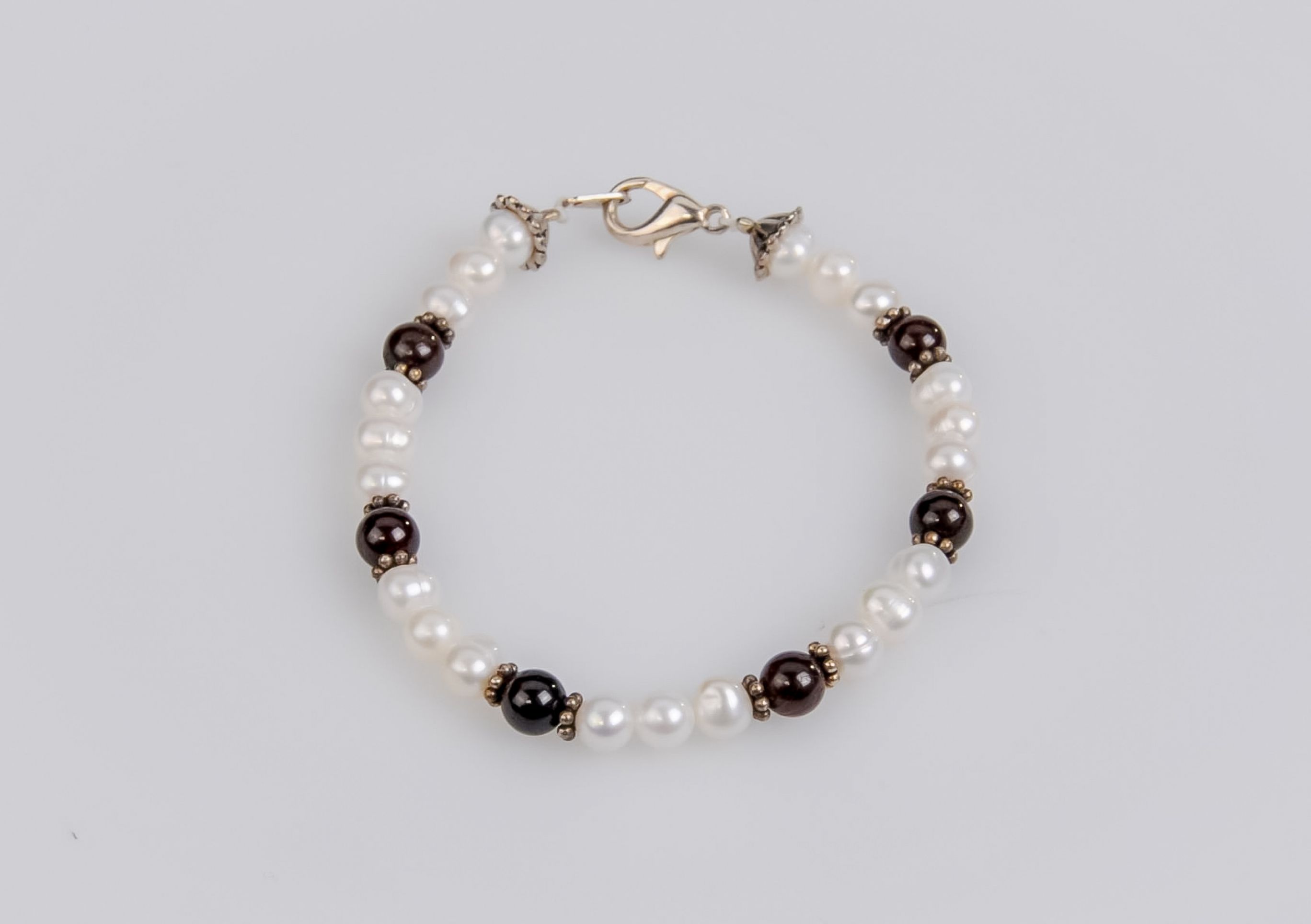 Armband Süsswasserperlen und Granat