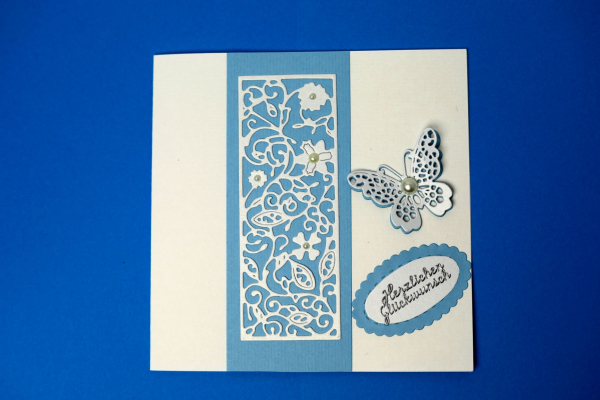 Glückwunschkarte floraler Druck mit Schmetterling