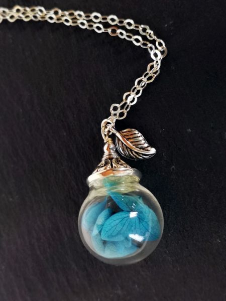 Glaskugel mit Hortensie silber