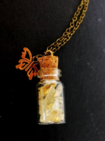 Glasfläschen mit Citrin