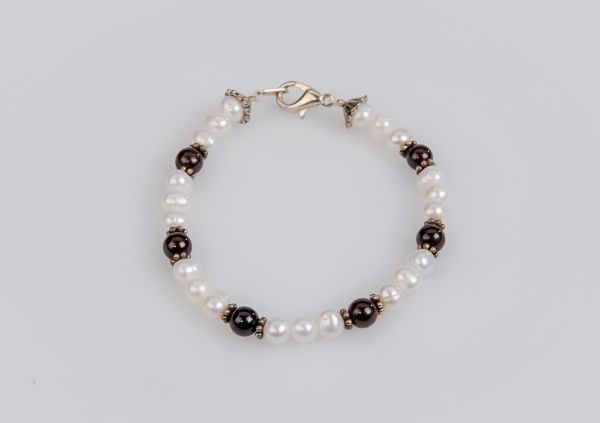 Armband Süsswasserperlen und Granat
