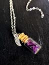 Glasfläschchen mit Amethyst