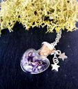 Glasherz mit Lavendel und Sternen